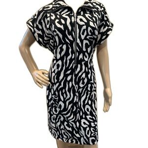 Chico's Zenergy Zip-Front Black and White Dress with pockets